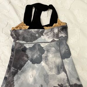 Lululemon tanktop🍋
